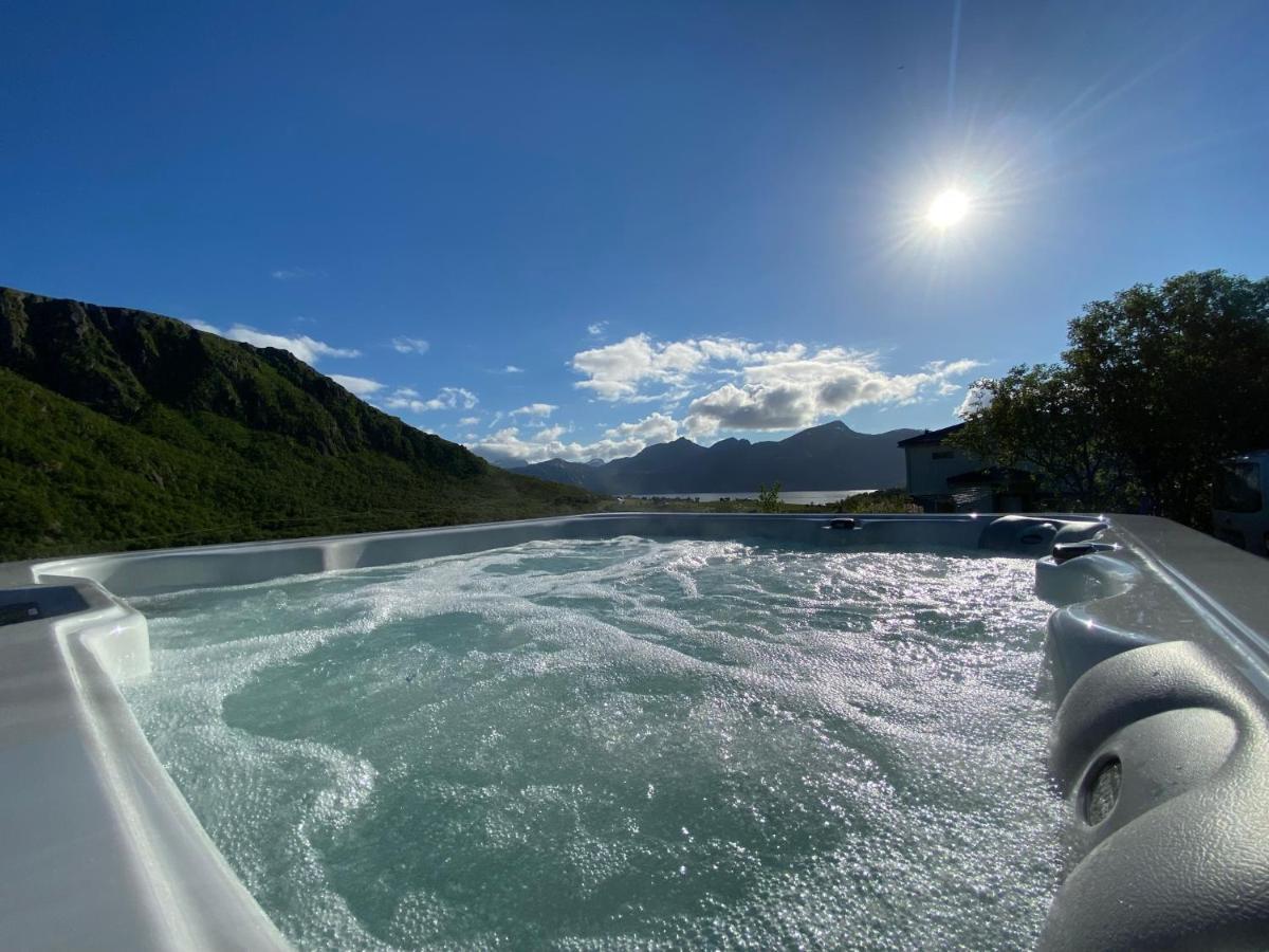 Villa Med Jacuzzi Og Nydelig Utsikt Gravdal  エクステリア 写真
